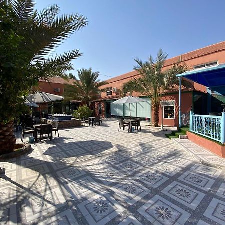 فندق ادوماتو Adomato Hotel Dawmat al-Jandal 外观 照片